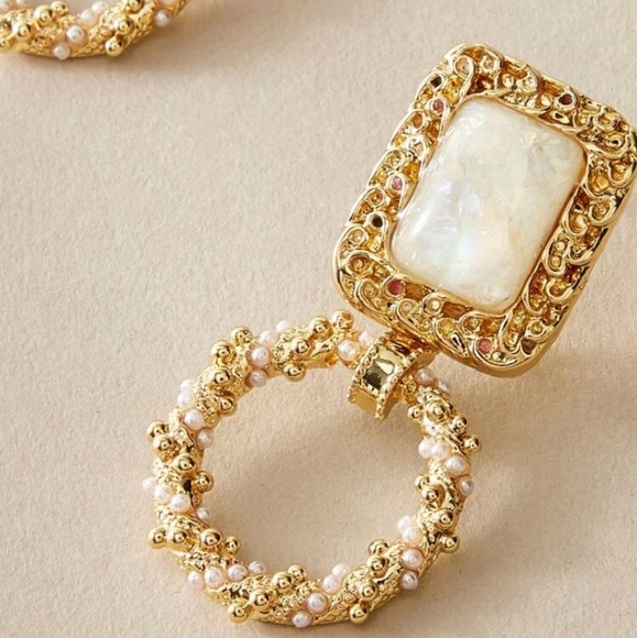 💖 2/$30 Gold plated textured square hoop elegant statement earrings - Picture 4 of 10